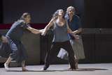 Katharina Kammerloher (3. Magd), Evelyn Herlitzius (Elektra) und Anna Samuil (4. Magd)