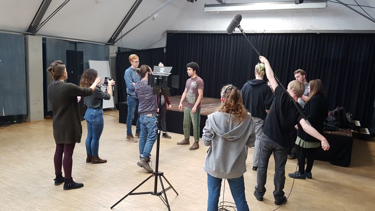 Dreh eines Videos im Projekt MYgrant - Bild: Arbeitskreis Ostviertel e.V.