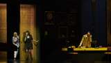 Elsa Dreisig (Gräfin Almaviva), Nadine Sierra (Susanna) und Gyula Orendt (Graf Almaviva)