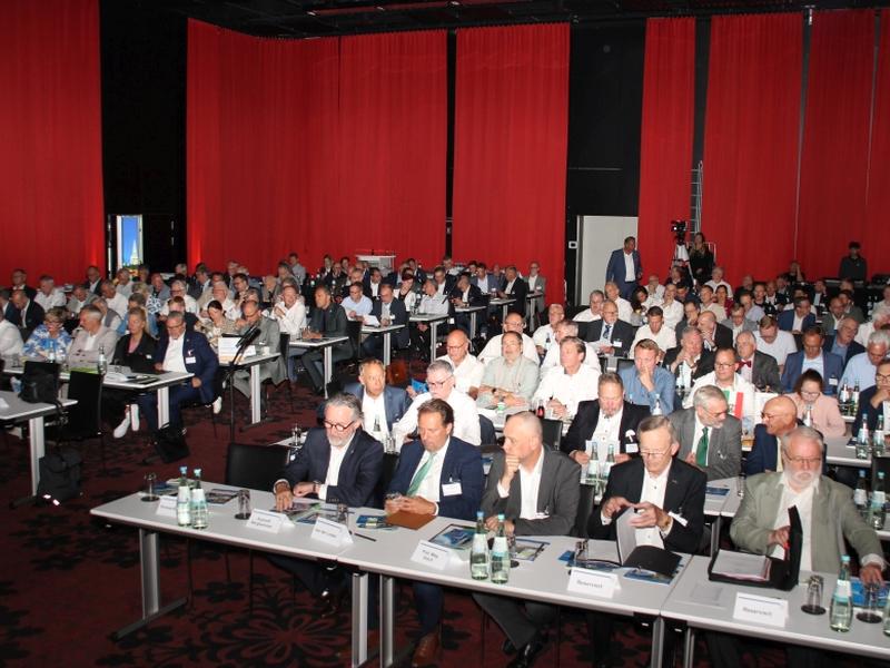 Delegierte aller Bezirksverbände waren zur Jahresmitgliederversammlung nach Bonn gekommen und stimmten über die Entwicklung des Verbandes ab