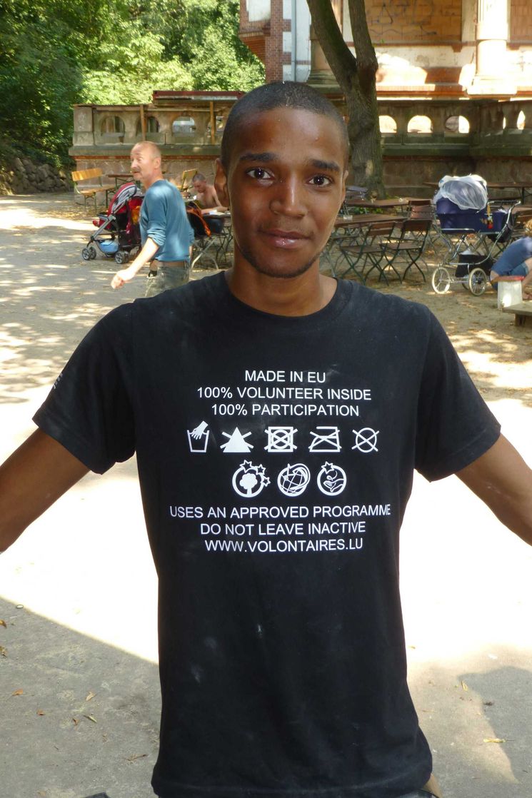 100 % Volunteer inside