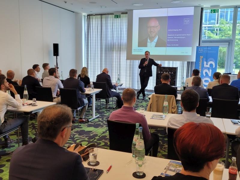 BVK-Präsident Michael H. Heinz begrüßte die Nachwuchsorganisation des BVK