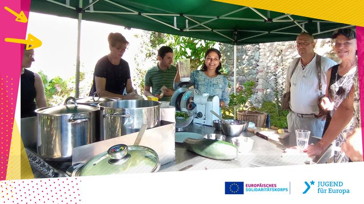 Gemeinsame Verpfelgung auf dem Gartenfest