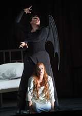Camilla Nylund (Die Kaiserin) und Michaela Schuster (Die Amme)