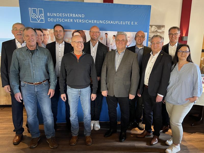 Die für langjährige Mitgliedschaft geehrten Kolleg:innen mit Marco Seuffert und Josef Gabler