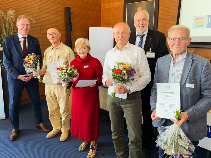 Auszeichnung für 30 bzw. 35 jährige Mitgliedschaft im BVKMichael Heinz und Jörg Rackow gratulieren Erwin Broksch, Jola Brätz, Bernd Wienczkowski und Joachim Wiebke