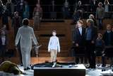 Roberto Alagna (Lohengrin), Karl Horres (Gottfried) und Staatsopernchor