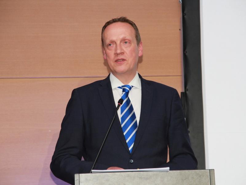 BVK-Vizepräsident Andreas Vollmer referierte über betriebswirtschaftliche Aspekte und die Kommissionsarbeit zur Schadensversicherung und unternehmerische Entwicklung. Auch der Finanzentwicklung des BVK und dem Tarifvertrag galt seine Aufmerksamkeit