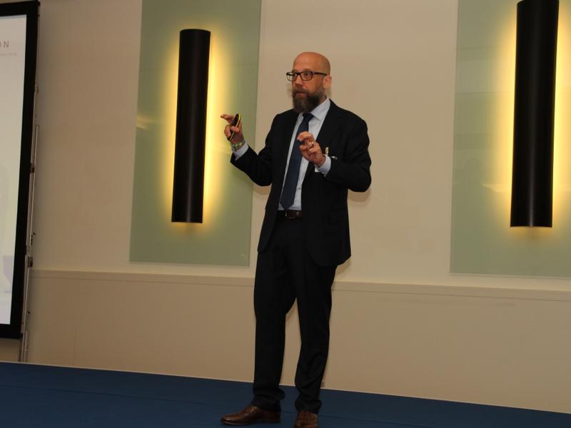 Referent René Jansen von Insuracon GmbH informierte über aktuelle KI-Entwicklungen, Chancen und Zukunftsperspektiven
