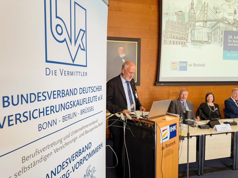 Landesvorsitzender Jörg Rackow bei der Begrüßung der fast 70 Teilnehmer