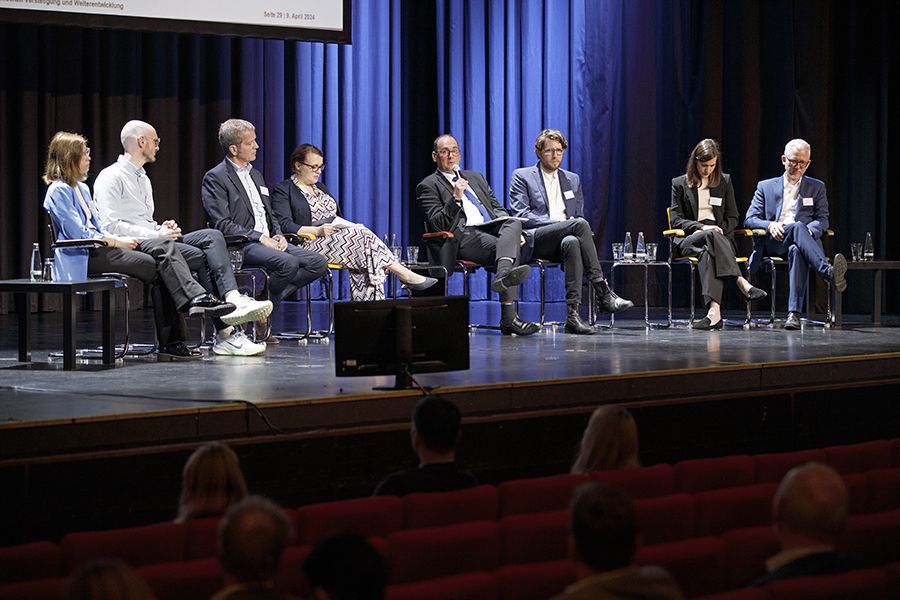 Foto: Teilnehmerinnen und Teilnehmer der optionalen Informationsveranstaltung