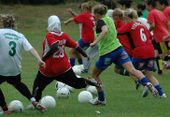 Teaser-Bild zu Kick it like ...Birgit? …Mona? ...Rahel? – Internationales Frauenfußballcamp in Leipzig