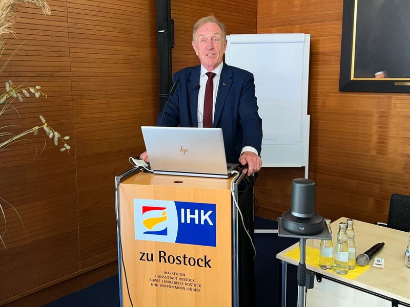 ... Meilensteine nationaler und europäischer Politik und die Auswirkungen auf unseren Berufsstand: Präsident Michael H. Heinz