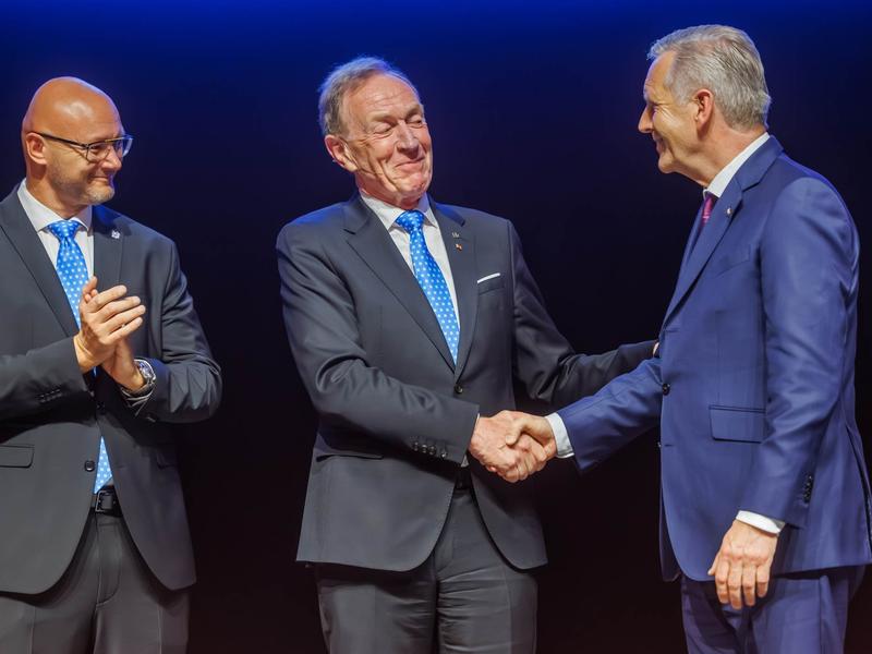 Bundespräsident a. D. Christian Wulff beglückwünschte Michael H. Heinz zur Auszeichnung