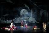 Andrés Moreno García (Kuska), Friedrich Hamel (Strelitze), Taehan Kim (Strelitze) und Ensemble