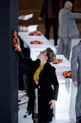 Ekaterina Gubanova (Ortrud) und Herren des Staatsopernchors
