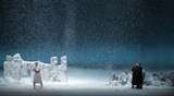 Pavel Černoch (Apollo), René Pape (Peneidos), Anna Kissjudit (Gaea), Herren des Staatsopernchores