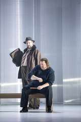 Jan Martiník (Altgesell) und Stuart Skelton (Laca Klemeň)