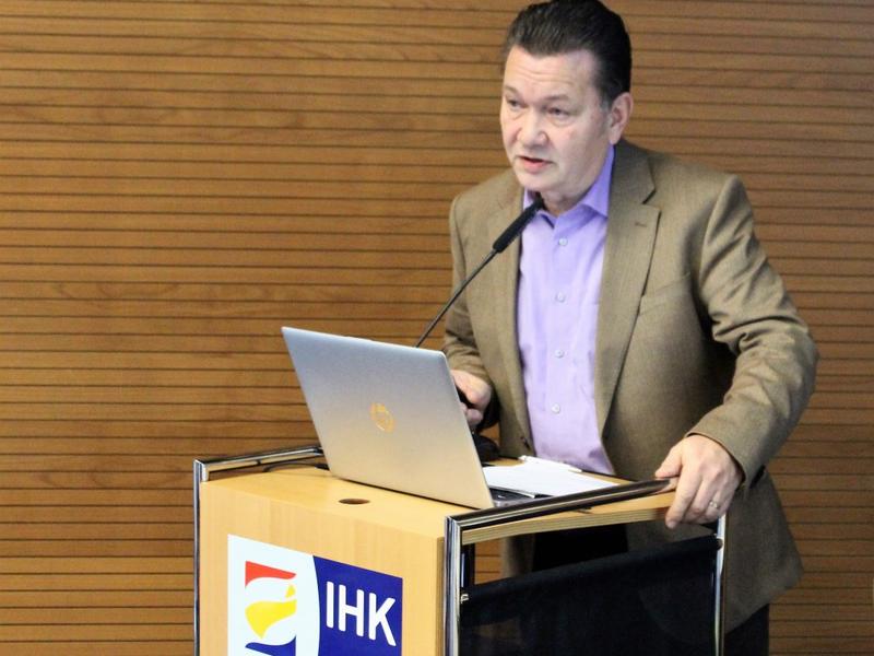 Wirtschafts-und Finanzkriminalität - von offline zu onlineRonald Schulze, Leiter Koordinierungsstelle IT-Sicherheit DIHK, Berlin