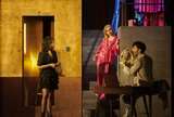 Nadine Sierra (Susanna), Elsa Dreisig (Gräfin Almaviva) und Riccardo Fassi (Figaro)