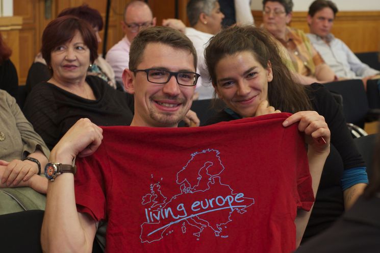 EuroPeers werben mit T-Shirt