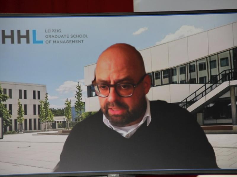 Der Wirtschaftswissenschaftler Prof. Dr. Henning Zülch (HHL Leipzig Graduate School of Management) gab der Diskussion den nötigen wissenschaftlichen Input