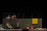 Federica Lombardi (Fiordiligi), Marina Viotti (Dorabella), Barbara Frittoli (Despina), Komparsen