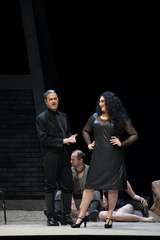 Lucio Gallo (Escamillo), Anita Rachvelishvili (Carmen) und Ensemble