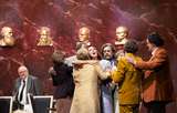 Anett Fritsch (Freia), Lauri Vasar (Donner), Claudia Mahnke (Fricka), Rolando Villazón (Loge), Michael Volle (Wotan), Siyabonga Maqungo (Froh)