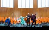 Mandy Fredrich (Gutrune), Andreas Schager (Siegfried), Mika Kares (Hagen), sitzend: Lauri Vasar (Gunther)